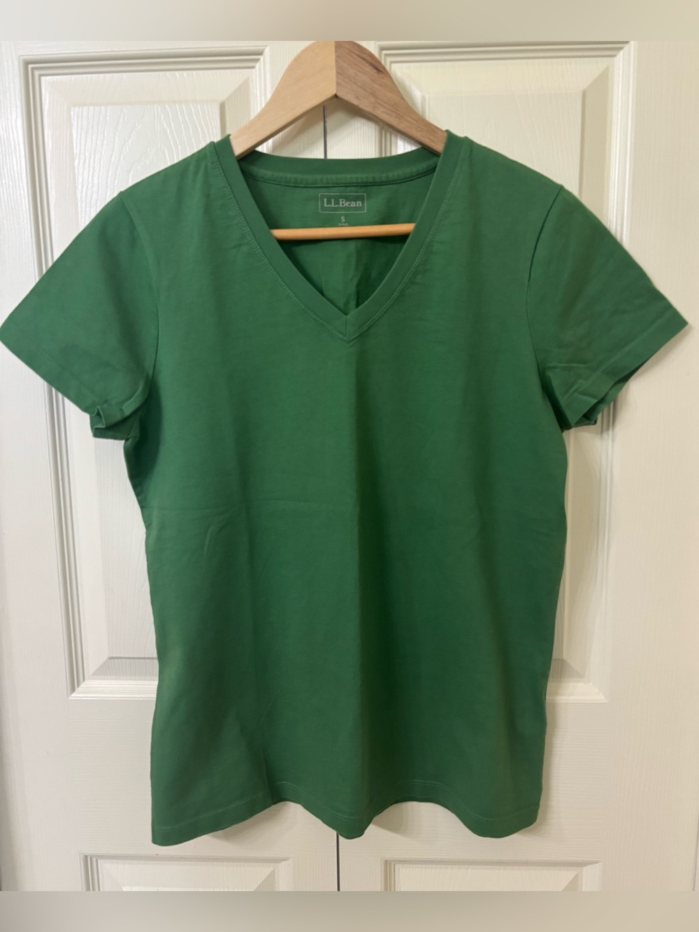 L.L. Bean 100% Cotton Women's Short-Sleeve V-Neck Tee in Green(S)